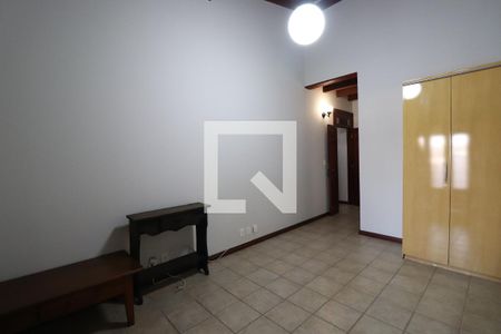 Casa à venda com 472m², 4 quartos e 5 vagasSuíte 2