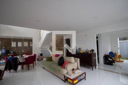 Sala de casa de condomínio à venda com 4 quartos, 350m² em Vargem Pequena, Rio de Janeiro