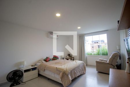 Suíte de casa de condomínio à venda com 4 quartos, 350m² em Vargem Pequena, Rio de Janeiro