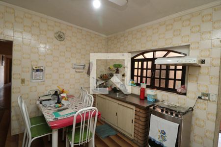 Casa à venda com 225m², 3 quartos e 2 vagasCozinha