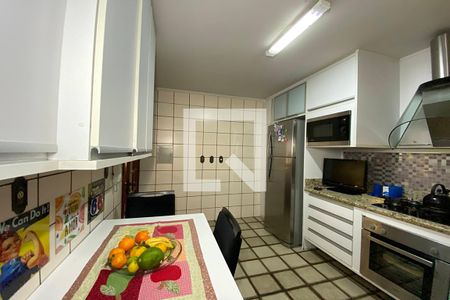 Apartamento à venda com 250m², 2 quartos e 2 vagasCozinha