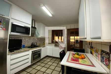 Apartamento à venda com 250m², 2 quartos e 2 vagasCozinha