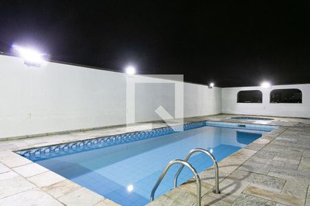 Apartamento à venda com 175m², 4 quartos e 3 vagas Apartamento à venda com 175m², 4 quartos e 3 vagasÁrea comum - Piscina