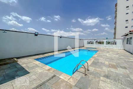 Apartamento à venda com 175m², 4 quartos e 3 vagas Apartamento à venda com 175m², 4 quartos e 3 vagasÁrea comum - Piscina