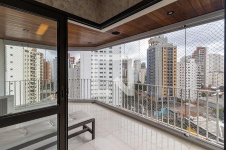 Apartamento para alugar com 187m², 3 quartos e 3 vagas Apartamento para alugar com 187m², 3 quartos e 3 vagasVaranda