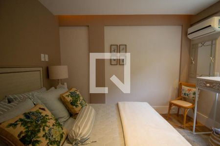 Casa de condomínio à venda com 450m², 4 quartos e 2 vagas Casa de condomínio à venda com 450m², 4 quartos e 2 vagasSuíte 3