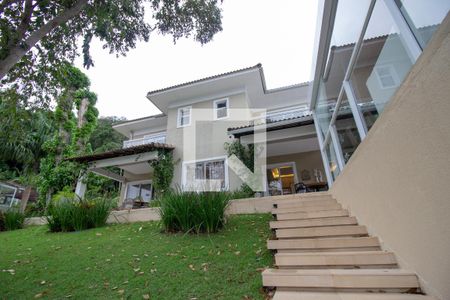 Casa de condomínio à venda com 450m², 4 quartos e 2 vagas Casa de condomínio à venda com 450m², 4 quartos e 2 vagasCasa