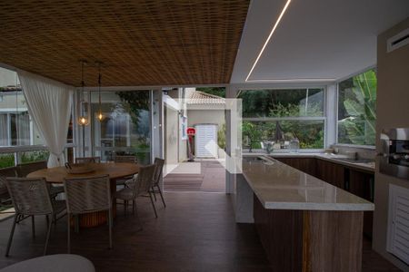 Casa de condomínio à venda com 450m², 4 quartos e 2 vagas Casa de condomínio à venda com 450m², 4 quartos e 2 vagasÁrea Gourmet