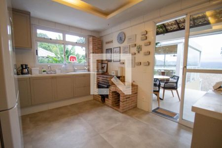 Casa de condomínio à venda com 450m², 4 quartos e 2 vagas Casa de condomínio à venda com 450m², 4 quartos e 2 vagasCozinha