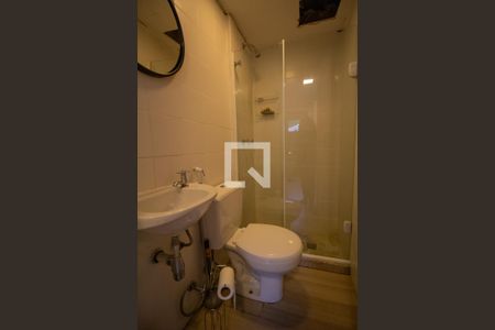 Casa de condomínio à venda com 450m², 4 quartos e 2 vagas Casa de condomínio à venda com 450m², 4 quartos e 2 vagasBanheiro de Serviço