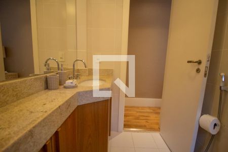 Casa de condomínio à venda com 450m², 4 quartos e 2 vagas Casa de condomínio à venda com 450m², 4 quartos e 2 vagasBanheiro da Suíte 3