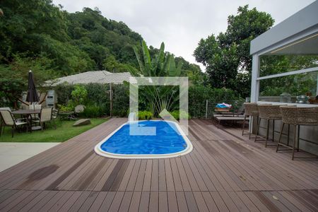 Casa de condomínio à venda com 450m², 4 quartos e 2 vagas Casa de condomínio à venda com 450m², 4 quartos e 2 vagasÁrea de Lazer