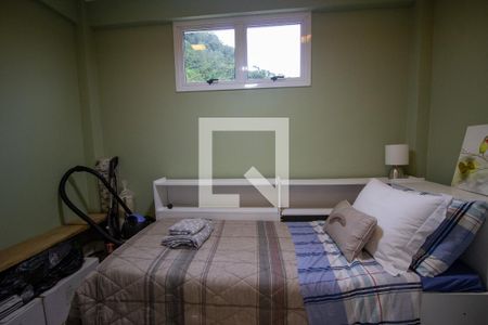 Casa de condomínio à venda com 450m², 4 quartos e 2 vagas Casa de condomínio à venda com 450m², 4 quartos e 2 vagasQuarto de Serviço