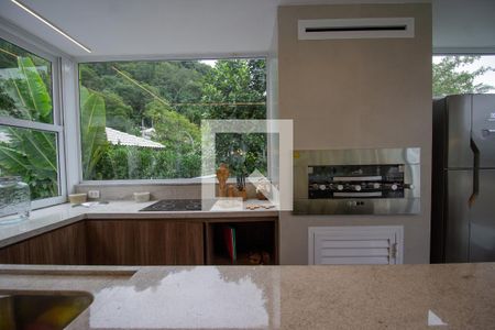 Casa de condomínio à venda com 450m², 4 quartos e 2 vagas Casa de condomínio à venda com 450m², 4 quartos e 2 vagasÁrea Gourmet