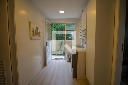 Casa de condomínio à venda com 450m², 4 quartos e 2 vagas Casa de condomínio à venda com 450m², 4 quartos e 2 vagasÁrea de Serviço