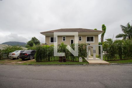 Casa de condomínio à venda com 450m², 4 quartos e 2 vagas Casa de condomínio à venda com 450m², 4 quartos e 2 vagasFachada da Casa