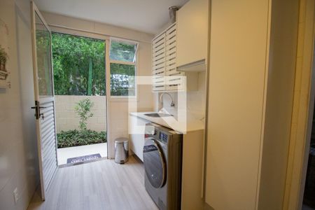 Casa de condomínio à venda com 450m², 4 quartos e 2 vagas Casa de condomínio à venda com 450m², 4 quartos e 2 vagasÁrea de Serviço