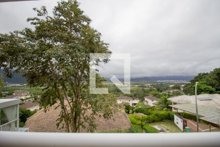 Casa de condomínio à venda com 450m², 4 quartos e 2 vagas Casa de condomínio à venda com 450m², 4 quartos e 2 vagasSacada da Suíte 4