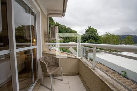 Casa de condomínio à venda com 450m², 4 quartos e 2 vagas Casa de condomínio à venda com 450m², 4 quartos e 2 vagasSacada da Suíte 2