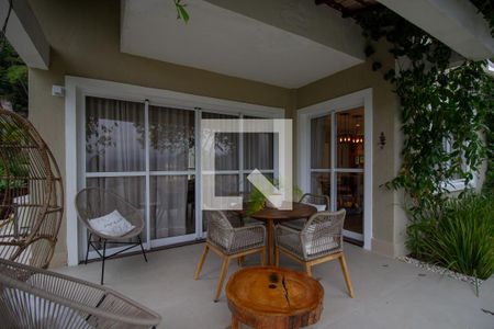 Casa de condomínio à venda com 450m², 4 quartos e 2 vagas Casa de condomínio à venda com 450m², 4 quartos e 2 vagasVaranda da Área de Lazer