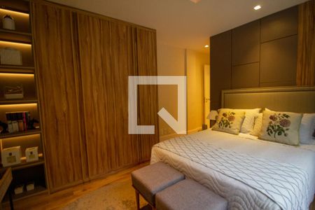 Casa de condomínio à venda com 450m², 4 quartos e 2 vagas Casa de condomínio à venda com 450m², 4 quartos e 2 vagasSuíte 1