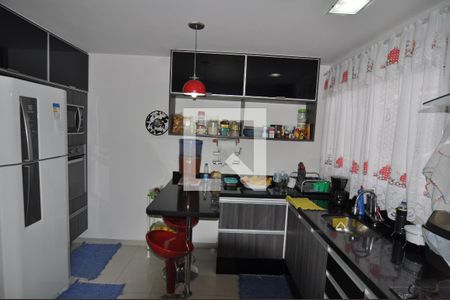 Casa à venda com 247m², 4 quartos e 4 vagasCozinha - Armários