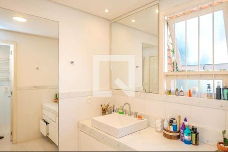 Casa à venda com 350m², 4 quartos e 4 vagas Casa à venda com 350m², 4 quartos e 4 vagasBanheiro