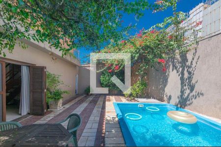 Casa à venda com 350m², 4 quartos e 4 vagas Casa à venda com 350m², 4 quartos e 4 vagasPiscina/Quintal