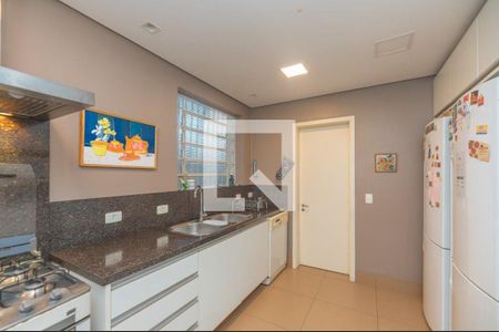 Casa à venda com 350m², 4 quartos e 4 vagas Casa à venda com 350m², 4 quartos e 4 vagasCozinha