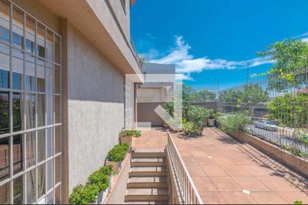 Casa à venda com 350m², 4 quartos e 4 vagas Casa à venda com 350m², 4 quartos e 4 vagasJardim/Quintal