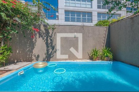 Casa à venda com 350m², 4 quartos e 4 vagas Casa à venda com 350m², 4 quartos e 4 vagasPiscina
