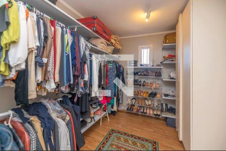 Casa à venda com 350m², 4 quartos e 4 vagas Casa à venda com 350m², 4 quartos e 4 vagasCloset da suíte 1