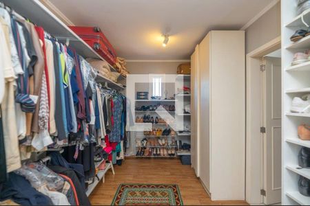 Casa à venda com 350m², 4 quartos e 4 vagas Casa à venda com 350m², 4 quartos e 4 vagasCloset da suíte 1