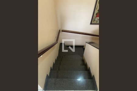 Casa à venda com 404m², 5 quartos e 4 vagasEscada 