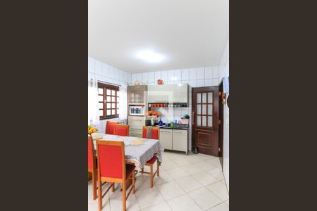 Casa para alugar com 225m², 2 quartos e 2 vagasCozinha