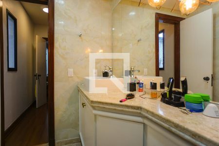 Apartamento à venda com 420m², 4 quartos e 2 vagas Apartamento à venda com 420m², 4 quartos e 2 vagasBanheiro da Suíte 2