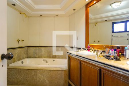 Apartamento à venda com 420m², 4 quartos e 2 vagas Apartamento à venda com 420m², 4 quartos e 2 vagasBanheiro da Suíte 1