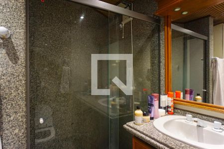 Apartamento à venda com 420m², 4 quartos e 2 vagas Apartamento à venda com 420m², 4 quartos e 2 vagasBanheiro Social