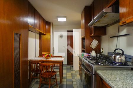 Apartamento à venda com 420m², 4 quartos e 2 vagas Apartamento à venda com 420m², 4 quartos e 2 vagasCozinha