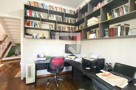 Casa de condomínio à venda com 420m², 4 quartos e 4 vagasEscritório