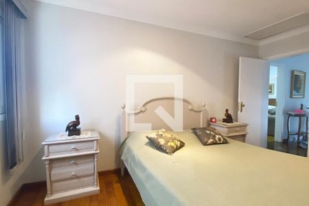 Casa de condomínio à venda com 420m², 4 quartos e 4 vagasSuíte 2