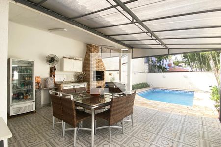 Casa de condomínio à venda com 420m², 4 quartos e 4 vagasPiscina