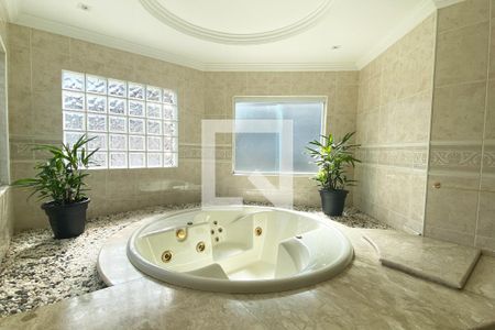 Casa de condomínio à venda com 420m², 4 quartos e 4 vagasBanheiro da Suíte master