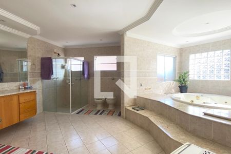 Casa de condomínio à venda com 420m², 4 quartos e 4 vagasBanheiro da Suíte master