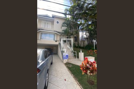 Casa de condomínio à venda com 420m², 4 quartos e 4 vagasFachada