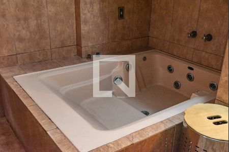 Apartamento à venda com 83m², 2 quartos e sem vagaBanheira