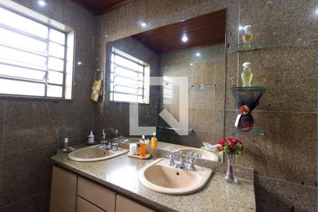 Casa à venda com 258m², 3 quartos e 4 vagas Casa à venda com 258m², 3 quartos e 4 vagasBanheiro