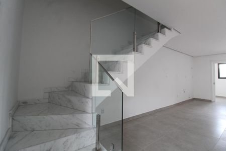 Casa à venda com 125m², 3 quartos e 2 vagasEscada