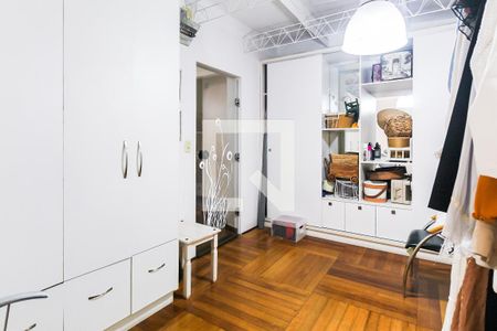 Casa à venda com 536m², 4 quartos e 2 vagasQuarto 1