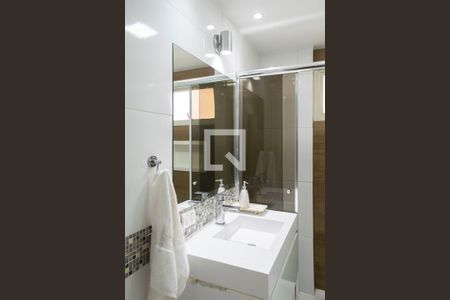 Banheiro de apartamento para alugar com 3 quartos, 100m² em Santa Teresinha, São Paulo